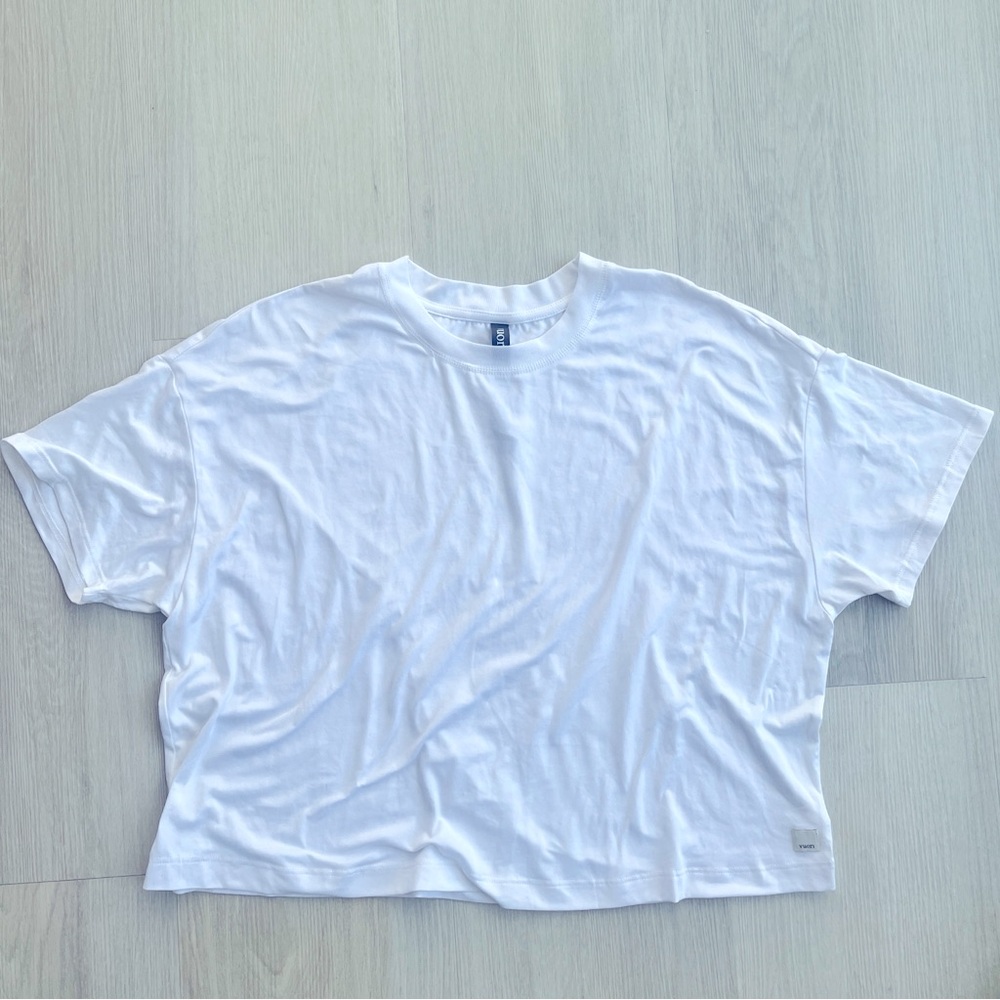 Vuori White Cropped Tee